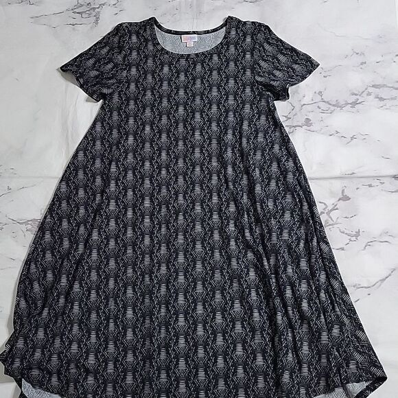 LulaRoe Black & White Print Carly - Picture 1 of 4
